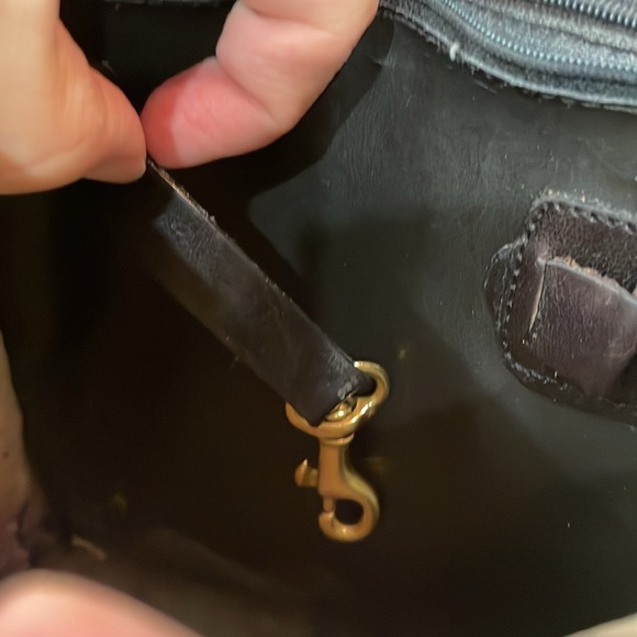 Brahmin black leather crossbody
8.5”length 7”width lying flat. Vintage - Picture 10 of 16